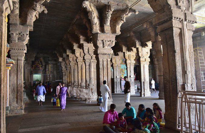 Bên trong sảnh đền Sri Ranganathaswamy. Ảnh: Wikimedia