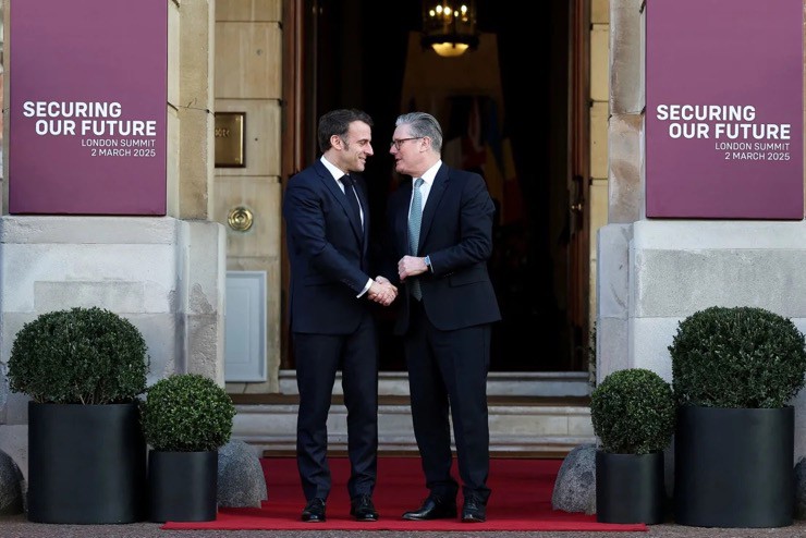 Ông Macron và ông Starmer thảo luận ở London. Ảnh: AFP.