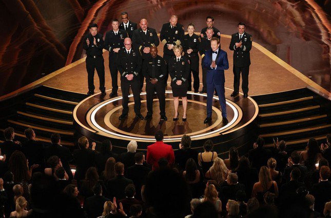 Oscar tôn vinh lính cứu hỏa Los Angeles. Ảnh:&nbsp;CNN.