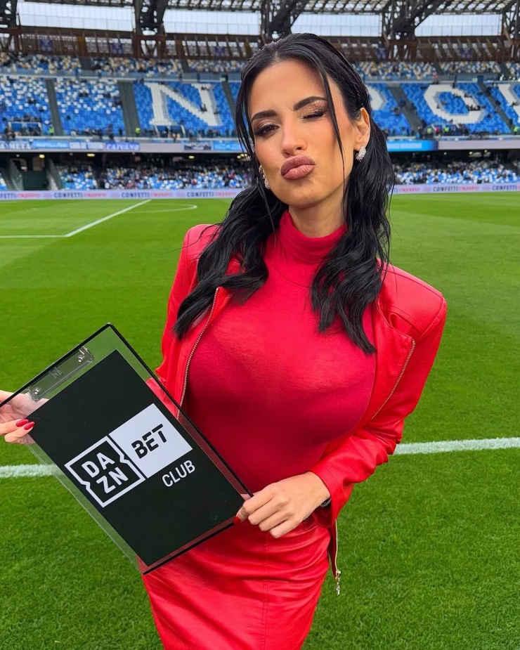 Eleonora Incardona vừa dẫn giữa trận đấu "hot" nhất Serie A Napoli vs Inter Milan