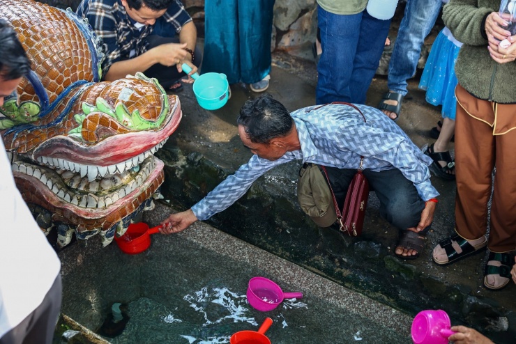 Khám phá ngôi miễu sở hữu “long mạch nghìn năm có một” hút hàng trăm khách mỗi ngày - 4