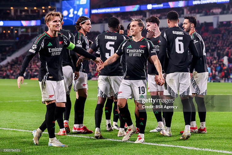 Arsenal giành chiến thắng 7-1 trên sân của PSV