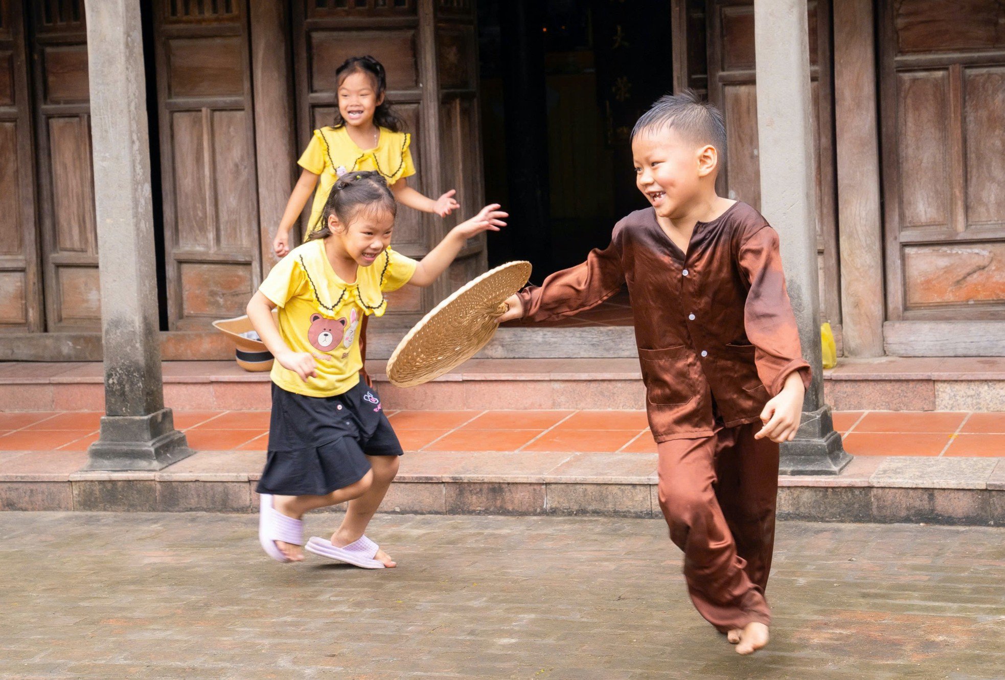 Nét đẹp cổ kính, nguyên sơ của làng hơn 100 tuổi - 17