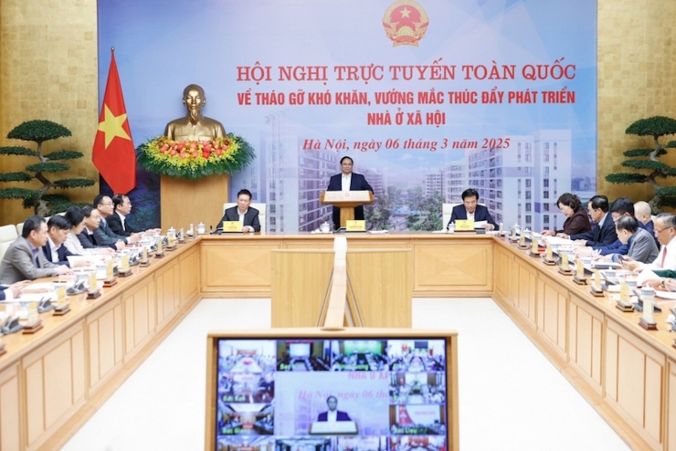 Thủ tướng Chính phủ Phạm Minh Chính chủ trì hội nghị trực tuyến toàn quốc về tháo gỡ khó khăn, vướng mắc, thúc đẩy phát triển nhà ở xã hội. Ảnh VGP