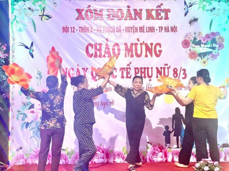 Cả xóm hân hoan chuẩn bị cho bữa tiệc&nbsp;