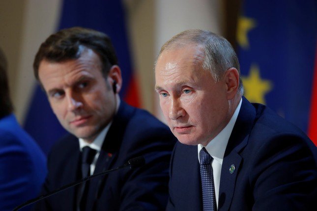 Tổng thống Nga Vladimir Putin và Tổng thống Pháp Emmanuel Macron. (Ảnh: Reuters)