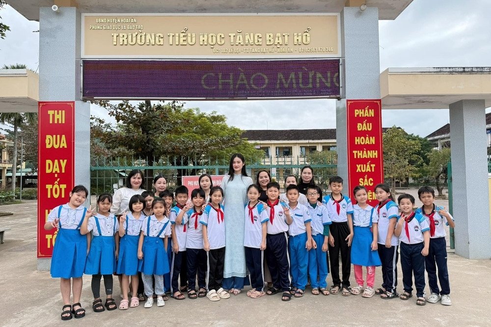 Hoa hậu Ý Nhi thi Miss World: &#39;Gia đình và bạn trai ủng hộ vô điều kiện&#39; - 5