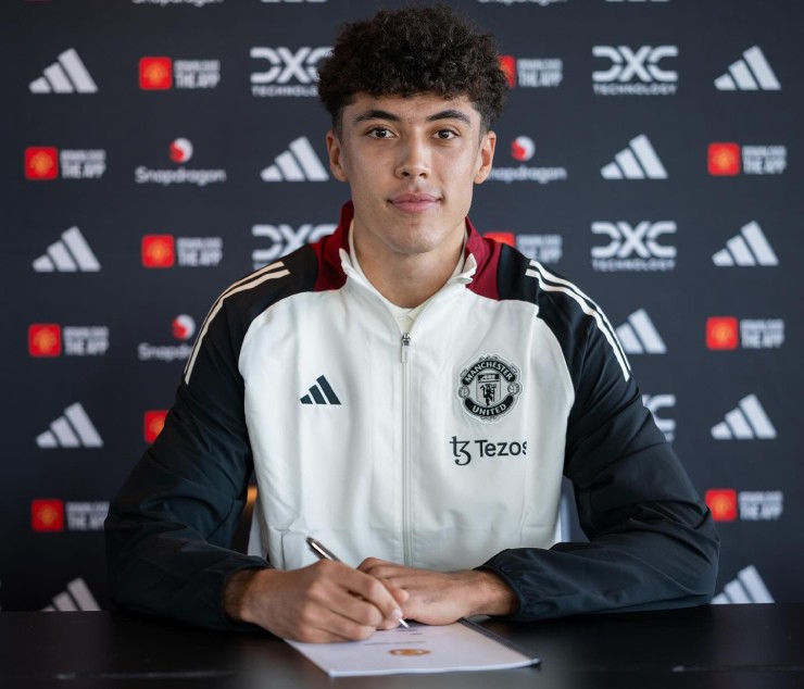 "Sao mai" Ethan Wheatley tiếp tục gắn bó với MU