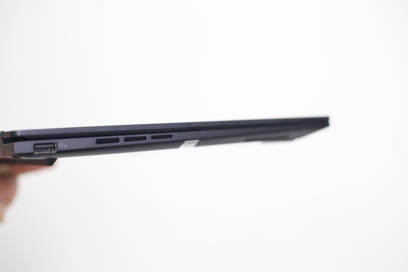 Bộ đôi laptop Asus Zenbook nhẹ giật mình, pin khỏe và tích hợp AI - 15