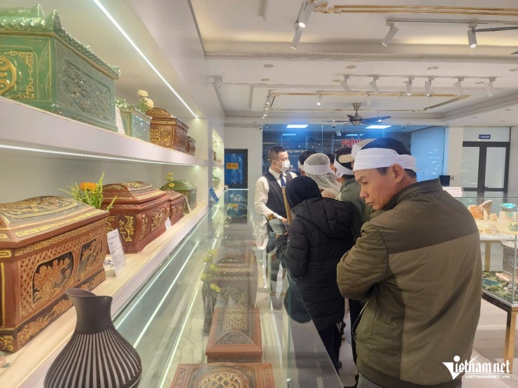 Người dân được nhân viên giới thiệu mua ở khu quách giá cao.