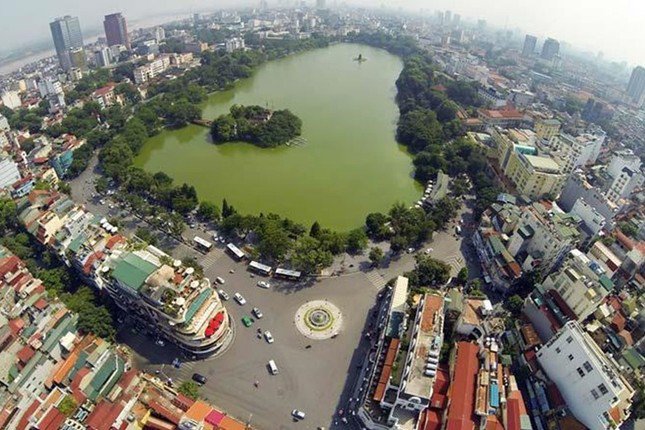 Số lượng tin chào thuê mặt bằng quanh hồ Hoàn Kiếm có sự gia tăng rõ rệt thời gian gần đây. Ảnh: VietnamNet.