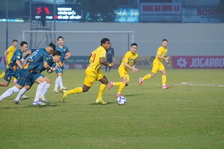 Trực tiếp bóng đá Thanh Hóa - HAGL: Chủ nhà đá penalty, gỡ hòa phút 90+10 (Hết giờ) - 4