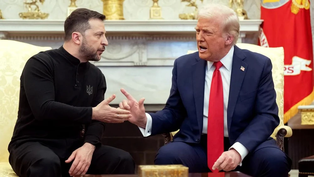 Tổng thống Ukraine Volodymyr Zelensky và Tổng thống Mỹ Donald Trump trong cuộc gặp hôm 28-2. Ảnh: AFP