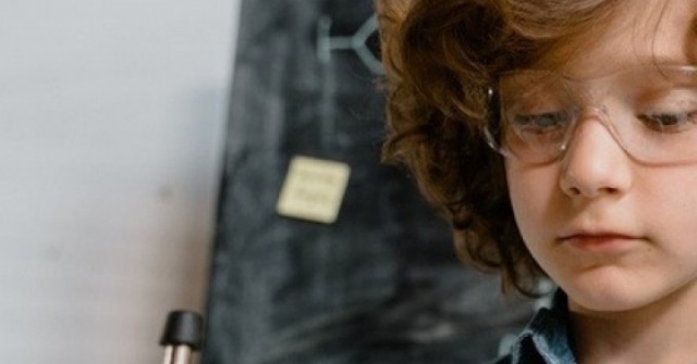 15 dấu hiệu chứng tỏ con bạn có khả năng vượt trội so với bạn đồng trang lứa