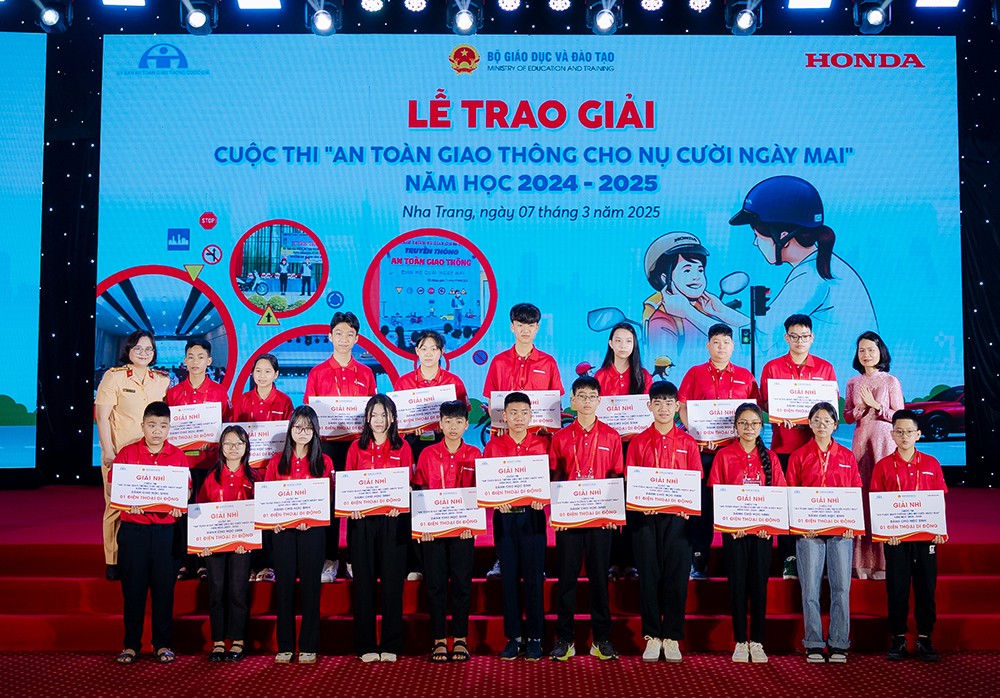 Honda trao giải Cuộc thi “An toàn giao thông cho nụ cười ngày mai” cho học sinh và giáo viên - 2