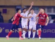 VAR làm nóng vòng 16 V-League, khóc cười những quả phạt đền phút bù giờ