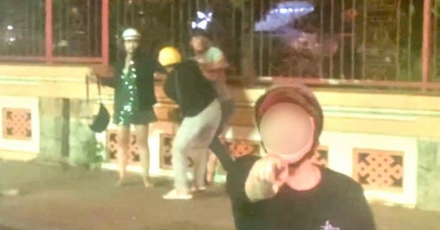 Xác minh vụ nhóm người rượt đuổi, đập phá xe taxi công nghệ giữa phố