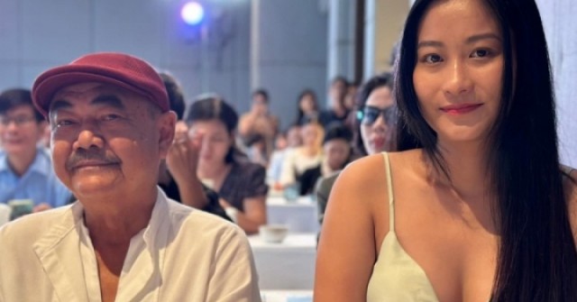 Bạn gái kém 36 tuổi mặc hở bạo dự sự kiện cùng Việt Anh