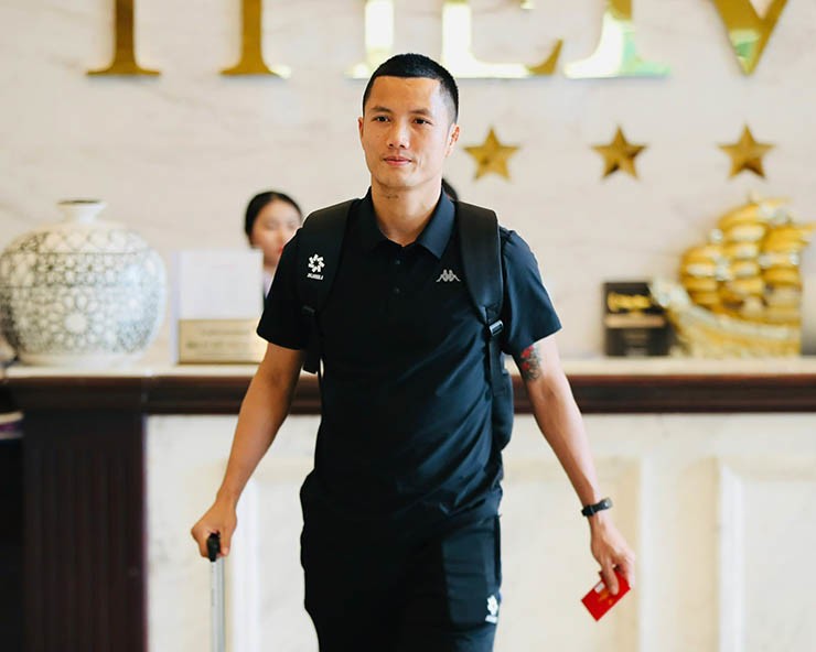 ĐT Việt Nam hội quân ở Bình Dương, tân binh Lý Đức lo lắng - 9