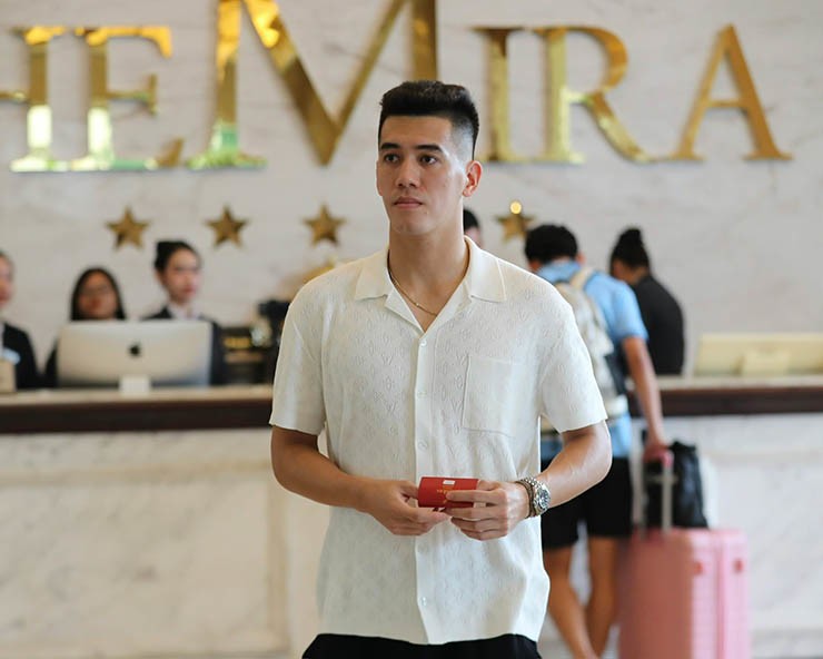 ĐT Việt Nam hội quân ở Bình Dương, tân binh Lý Đức lo lắng - 12