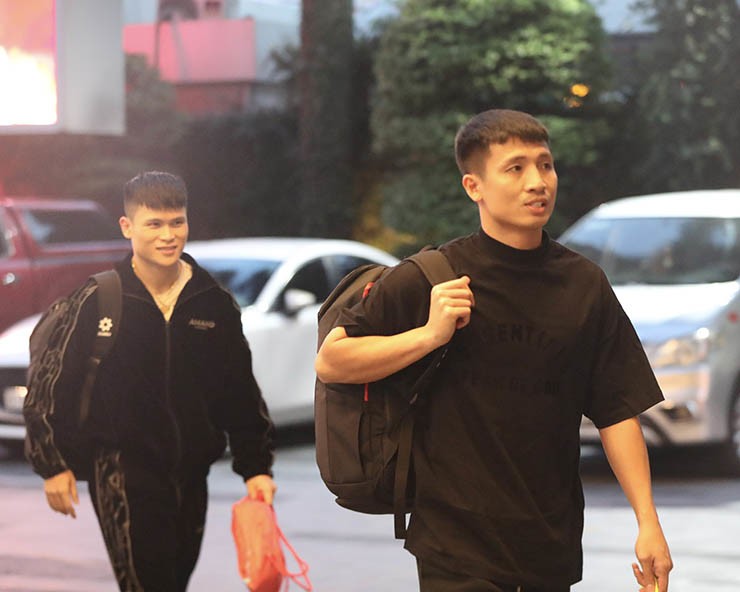 ĐT Việt Nam hội quân ở Bình Dương, tân binh Lý Đức lo lắng - 4