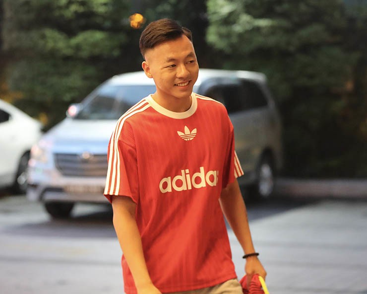 ĐT Việt Nam hội quân ở Bình Dương, tân binh Lý Đức lo lắng - 5