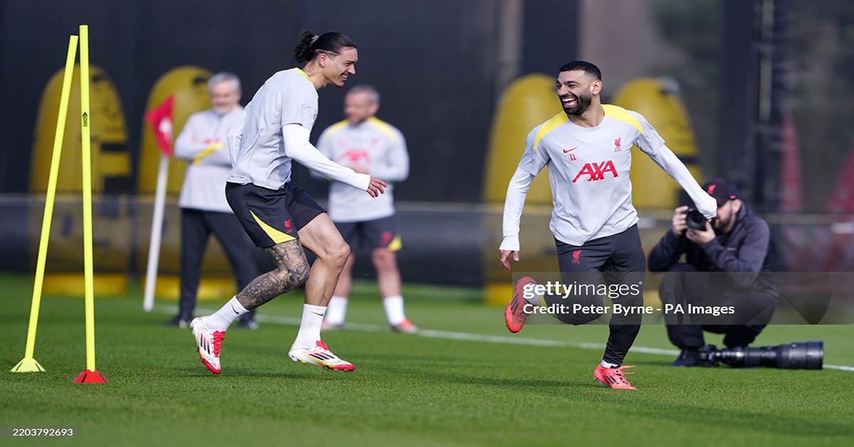 Liverpool lo vì Salah - Arnold va chạm trên sân tập, sự thật hé lộ