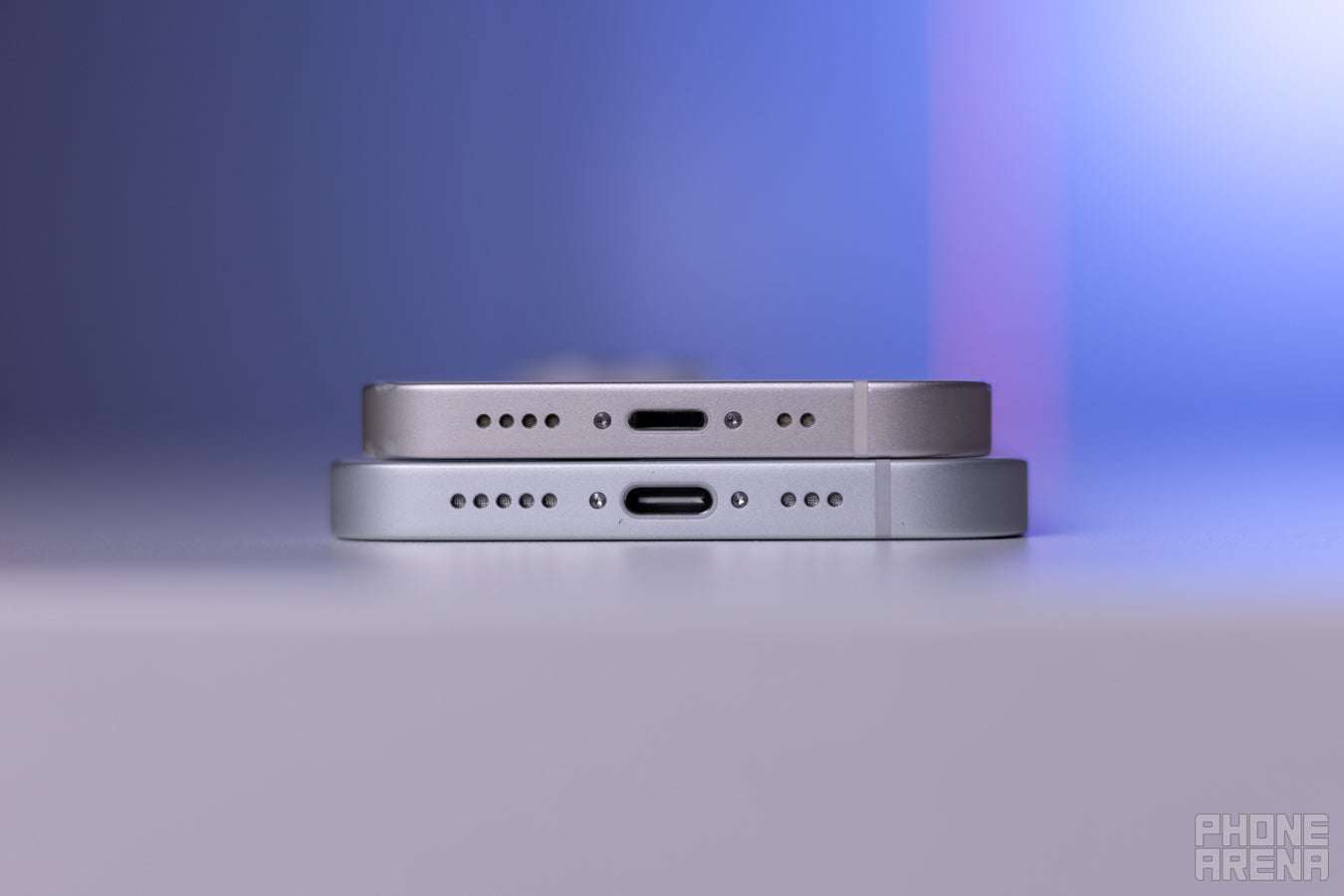 iPhone 16e trang bị cổng USB-C thay vì cổng Lightning như iPhone 13 mini.