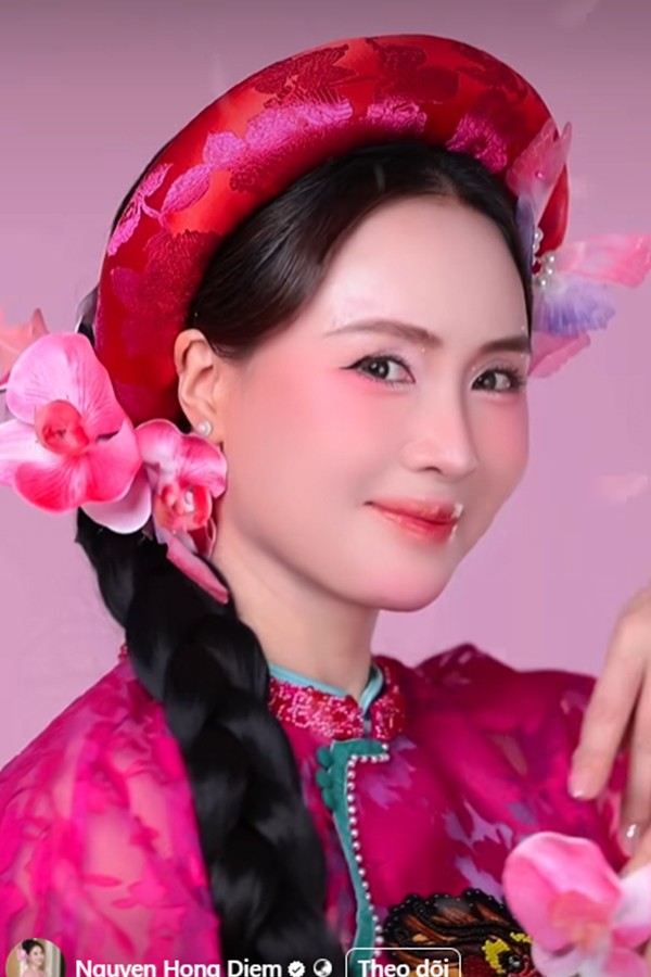 Dù không thể hiện bằng giọng gốc, phải "nhép" âm thanh nhưng nhan sắc Hồng Diễm được khán giả khen hết lời.