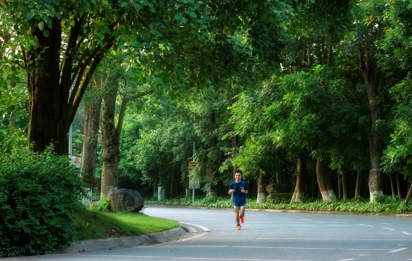 Cư dân sống giữa thiên nhiên tươi mát tại Ecopark.