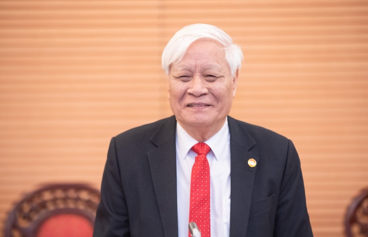 TS. Nguyễn Viết Chức.