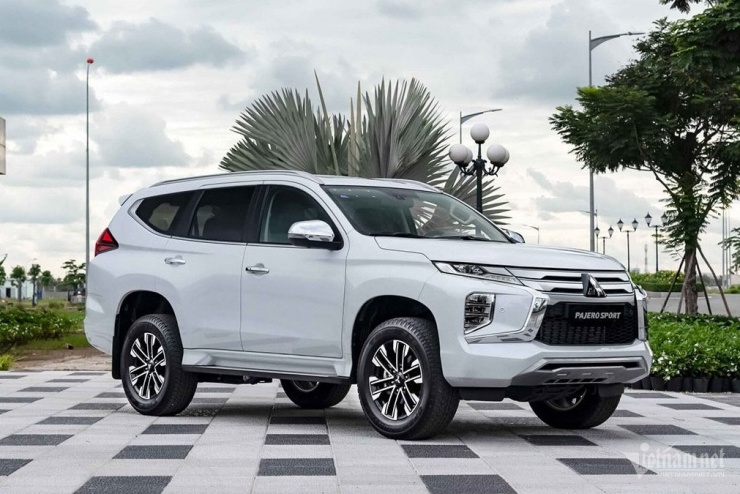 Mitsubishi Pajero Sport đang được giảm giá kịch sàn nhằm đẩy hết hàng tồn để đón thế hệ mới. Ảnh: Hoàng Hiệp