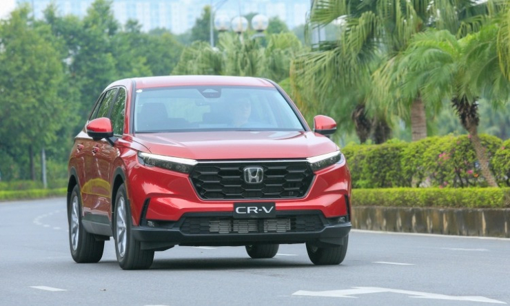 Honda CR-V phiên bản G có giá khoảng 900 triệu đồng đến hết tháng 3. Ảnh: HVN