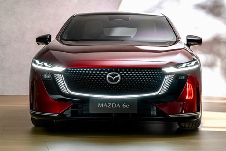 Mazda 6e.