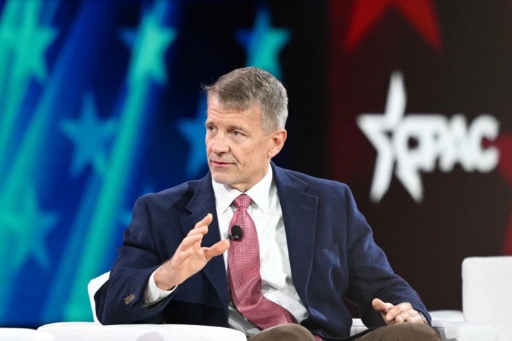 Ông trùm lính đánh thuê Mỹ Erik Prince phát biểu tại sự kiện diễn ra vào ngày 22/2/2025. Ảnh: AFP.