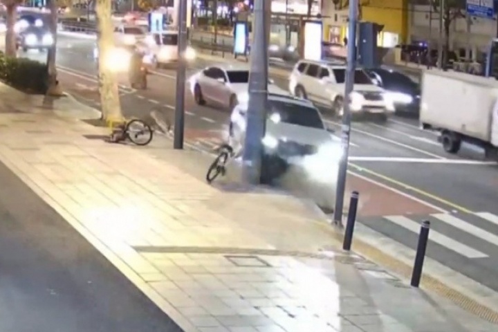 Nữ diễn viên hài bị bắt sau vụ đâm xe vào cột điện