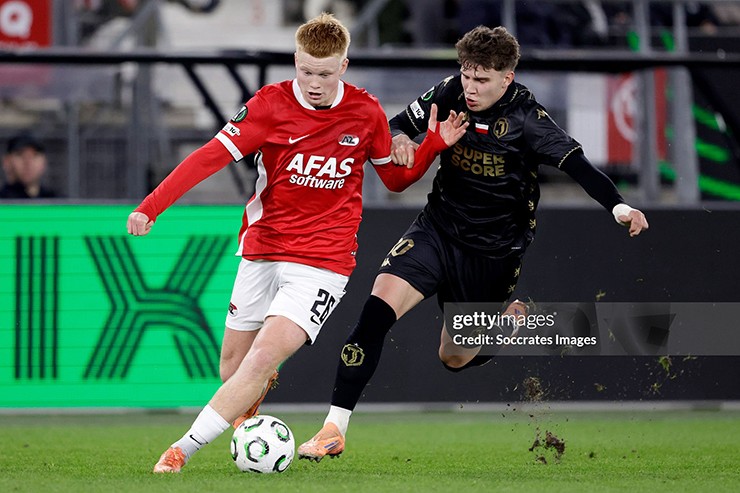 Tiền vệ 20&nbsp;tuổi Kees Smit đang thi đấu cho AZ Alkmaar và được nhiều ông lớn châu Âu theo đuổi