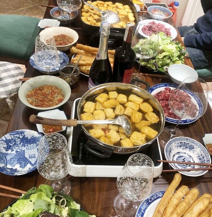 Ăn uống quá độ gây ra nhiều hệ lụy với sức khỏe. Ảnh minh họa: Ban Mai