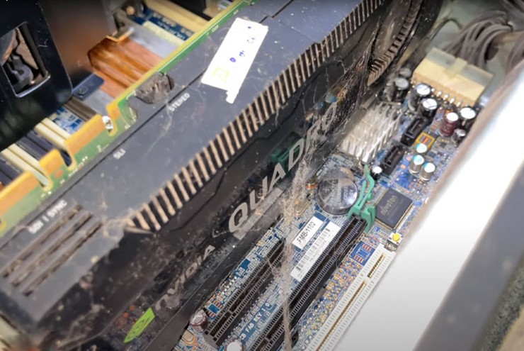 Bụi bẩn có thể làm hệ thống nóng và chậm chạp.