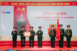 MB đón nhận Huân chương Lao động Hạng Ba