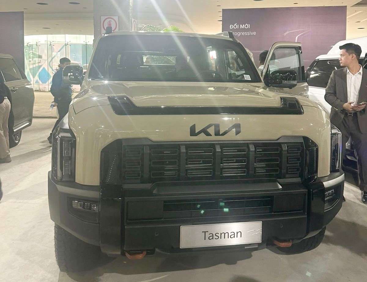 Kia Tasman 2025 bất ngờ xuất hiện tại nhà máy THACO.