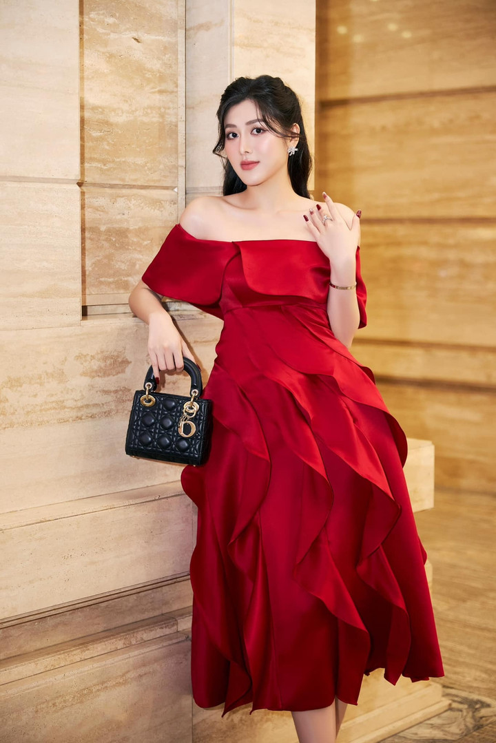 Gallery - Soi nhan sắc bạn gái tin đồn của tiền đạo Đình Bắc - image 2