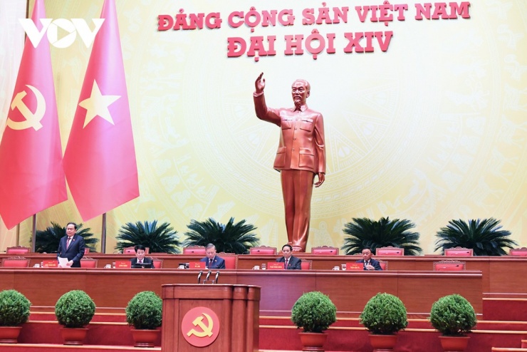 Đại hội đã biểu quyết tán thành, nhất trí cao thông qua Báo cáo thẩm tra tư cách đại biểu Đại hội XIV của Đảng do Ban Thẩm tra tư cách đại biểu trình. Theo đó, tất cả 1.586 đại biểu được triệu tập dự Đại hội đều đủ tư cách đại biểu Đại hội. Chiều nay, các đại biểu nghiên cứu tài liệu tại nơi ở của đoàn.