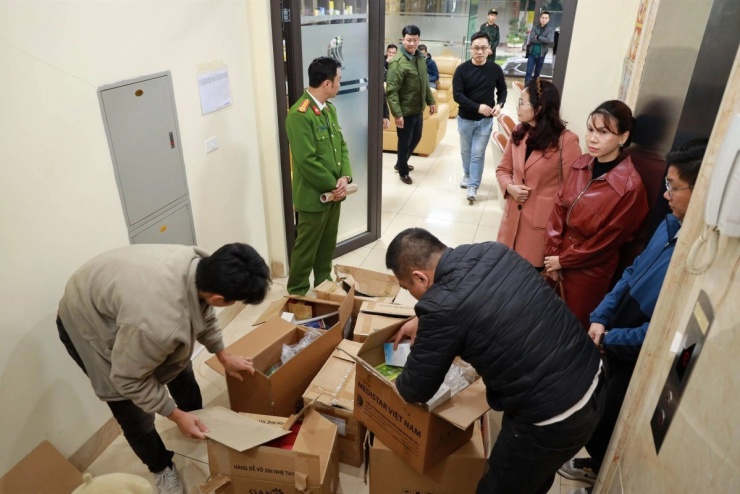 Trước đó, ngày 5/1, lực lượng Công an tỉnh Lào Cai phối hợp Cục Cảnh sát điều tra tội phạm về tham nhũng, kinh tế, buôn lậu (Bộ Công an) và Công an Hà Nội đồng loạt kiểm tra các địa điểm liên quan.