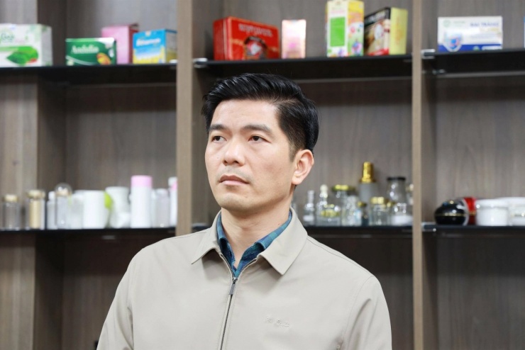 Ngày 18/1, Công an tỉnh Lào Cai khởi tố Đoàn Trung Đức, 46 tuổi, Tổng giám đốc Công ty TNHH Medistar Việt Nam, cùng 5 đồng phạm về các tội sản xuất, buôn bán hàng giả là lương thực, thực phẩm, phụ gia thực phẩm và vi phạm quy định về kế toán gây hậu quả nghiêm trọng.