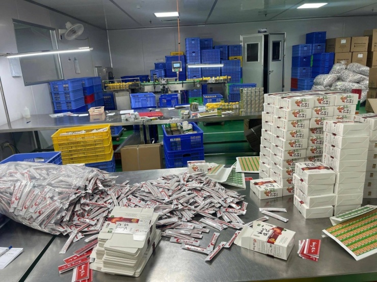 Cơ quan Cảnh sát điều tra Công an tỉnh Lào Cai đang tiếp tục mở rộng điều tra, làm rõ vai trò của các cá nhân, tổ chức liên quan trong 'đế chế' thực phẩm chức năng giả tồn tại suốt hơn một thập kỷ này.