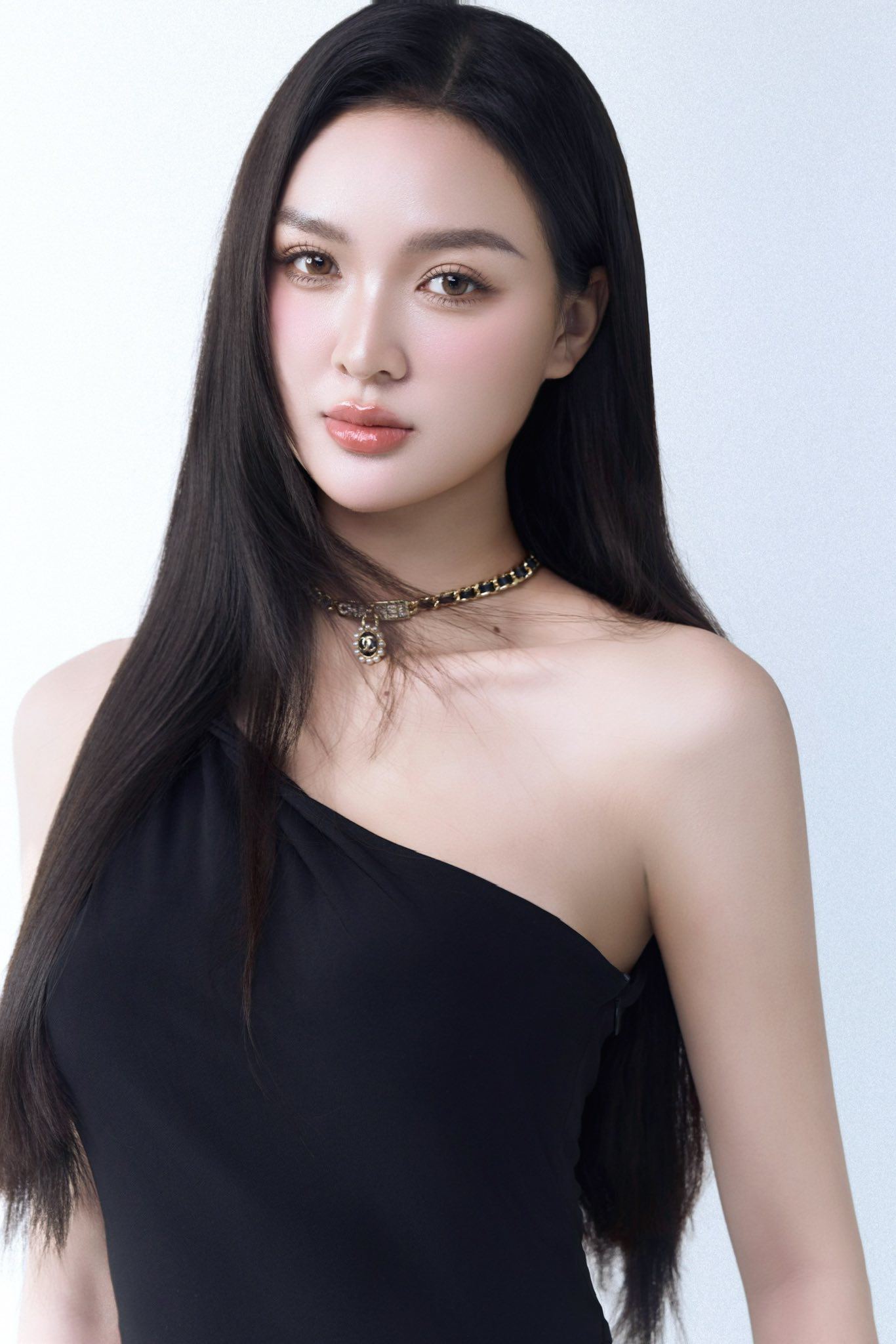 Cụm từ "Đình Bắc và Cẩm Ly" bất ngờ xuất hiện trên hot search, kéo theo làn sóng "đẩy thuyền" mạnh mẽ từ cộng đồng mạng dành cho cặp đôi trai tài gái sắc.