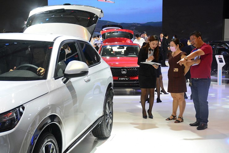 Nhiều thương hiệu Nhật Bản tham gia cuộc đua giảm giá.