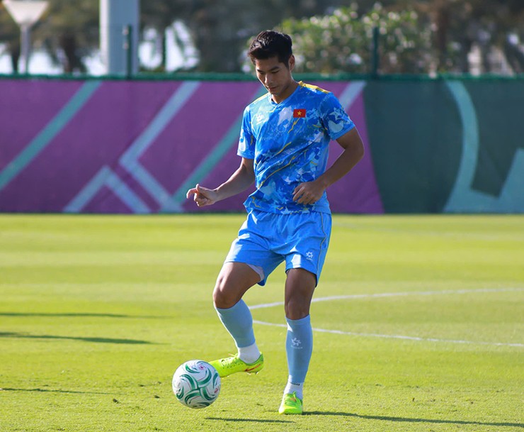 "Người nhện" U23 Trung Kiên đấu Li Hao đáng xem nhất, thầy Kim được ví như Harry Potter - 7