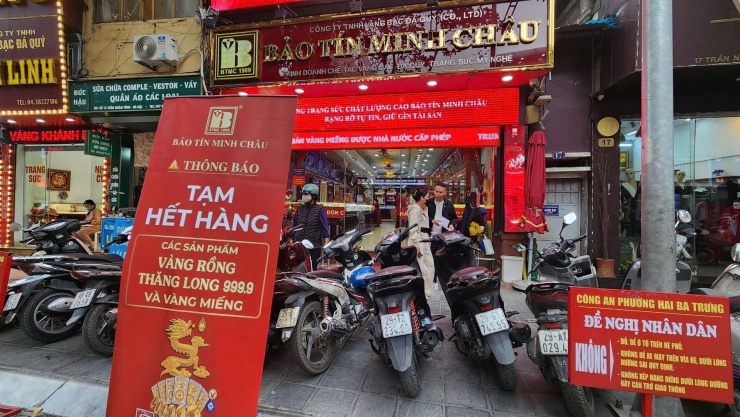 Giá vàng hôm nay mới nhất (20/1) chính thức vượt 166 triệu đồng: Nhà vàng vừa mở bán đã "cháy hàng"